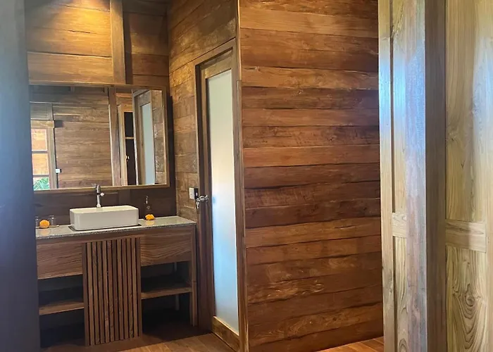 Rumah Kayu リゾート 4*